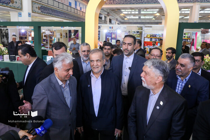 بازدید رئیس جمهور از نمایشگاه کتاب تهران