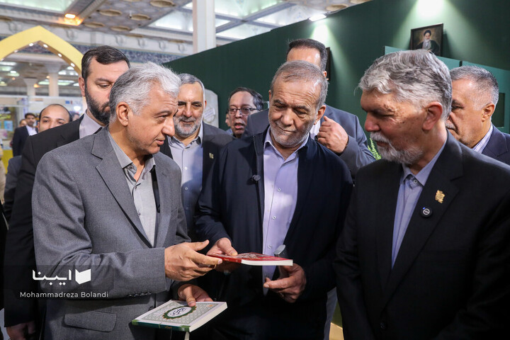 بازدید رئیس جمهور از نمایشگاه کتاب تهران