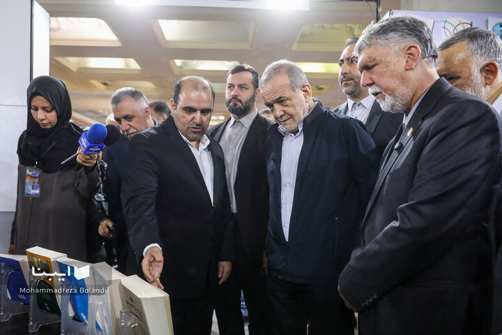 بازدید رئیس جمهور از نمایشگاه کتاب تهران