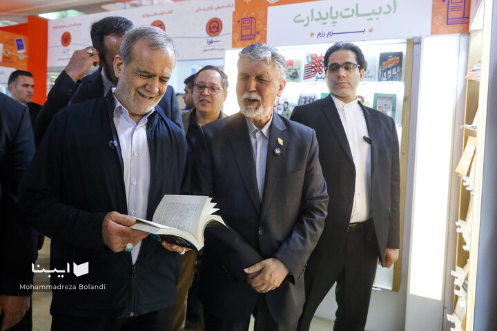 بازدید رئیس جمهور از نمایشگاه کتاب تهران