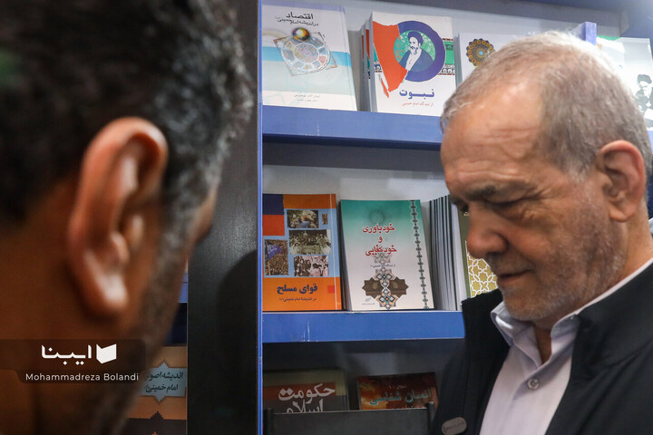 بازدید رئیس جمهور از نمایشگاه کتاب تهران