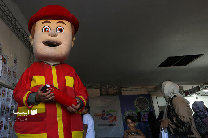 حضور مردم در نهمین روز نمایشگاه کتاب