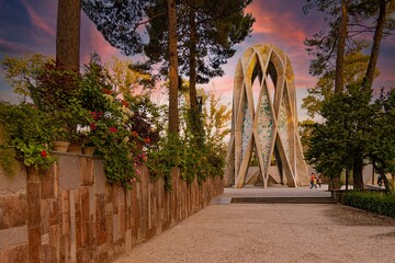 خیام نیشابوری؛ نابغه‌ای فرازمان و فرامکان/ آرامگاه حکیم چگونه ساخته شد؟