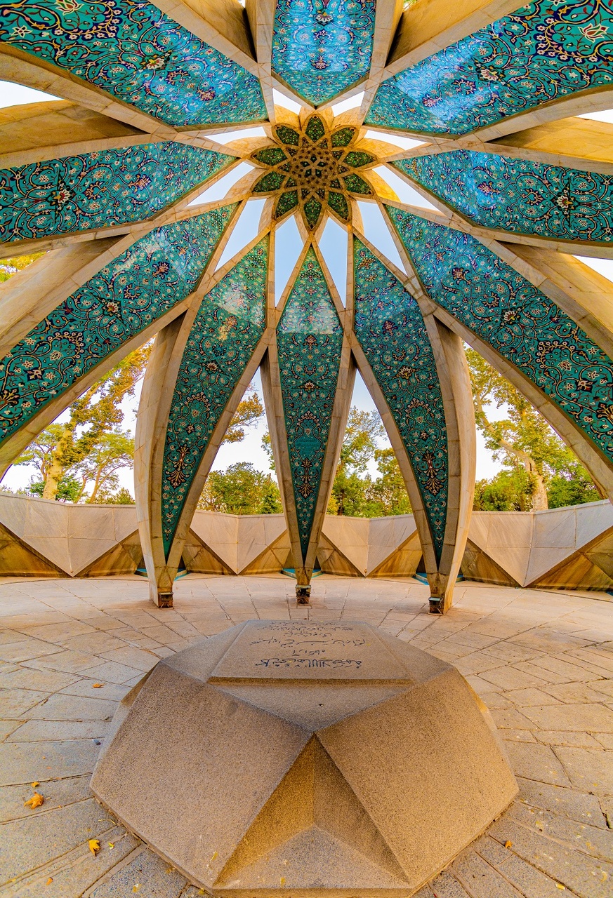 خیام نیشابوری؛ نابغهای فرازمان و فرامکان/ آرامگاه حکیم چگونه ساخته شد؟