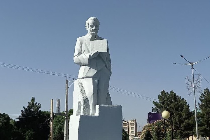 رونمایی از تندیس زنده‌یاد حسن نظریان در نیشابور