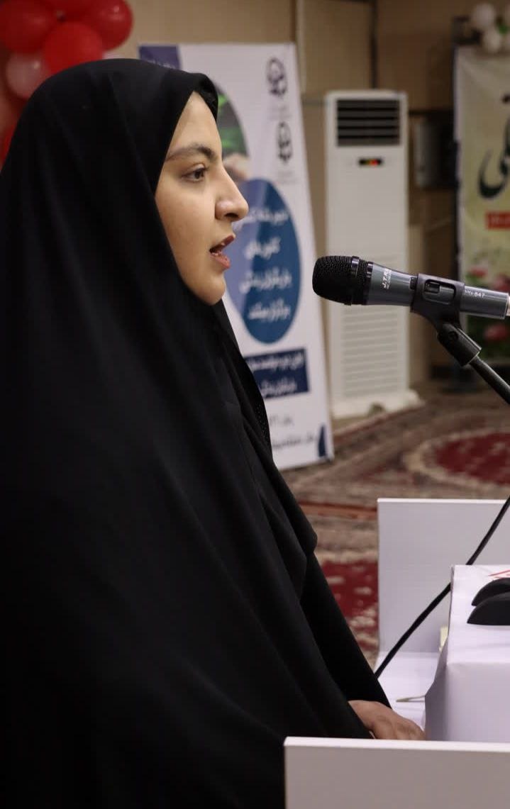 انسان وطنش را پدرش میداند/ باید به روی قلهات پرچم برقصد