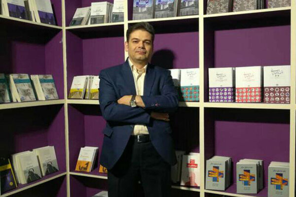 زمان مرتب خودش را تکرار میکند