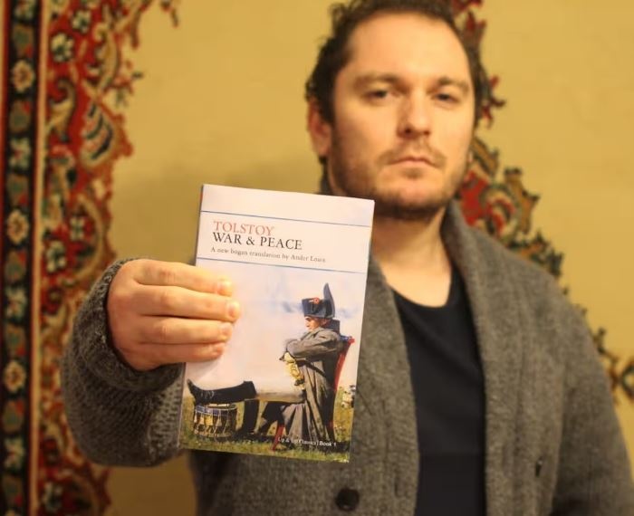 تلاش یک مرد برای برگردان «جنگ و صلح» به «استرالیایی کوچه‌بازاری»