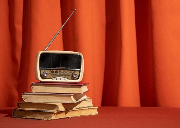 پیوند رادیو با کتاب؛ ضروری برای تحول رسانه/ روح کتاب و پژوهش در کالبد رادیوهای استانی دمیده شود