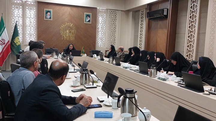 عرفا و ادبا در قیاس با فلاسفه و حکما، سعه اندیشه دارند