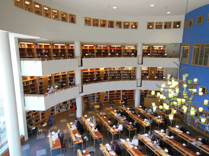 ماجرای باز ماندن سهوی کتابخانه‌ای در سوئد چه بود؟