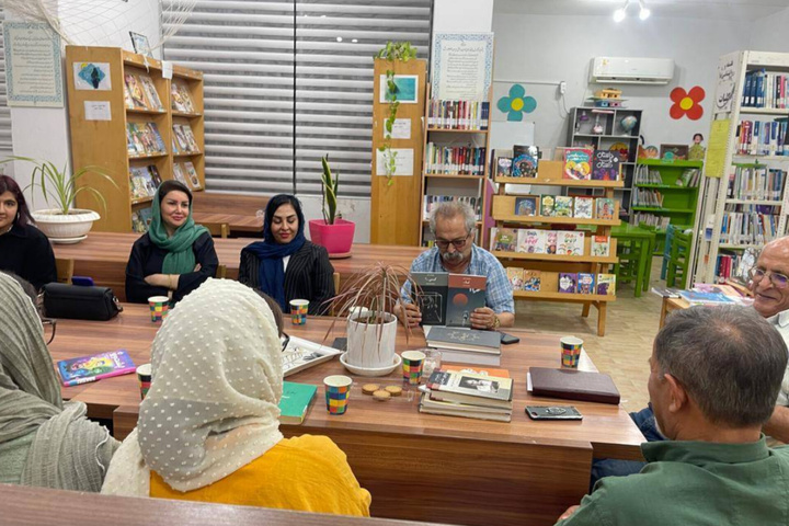 آئین رونمایی از کتاب مجموعه اشعار «کی …» برگزار شد