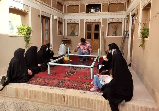 نقش مرجع کتاب در معرفی و احیای صنایع دستی بومی و گردشگری