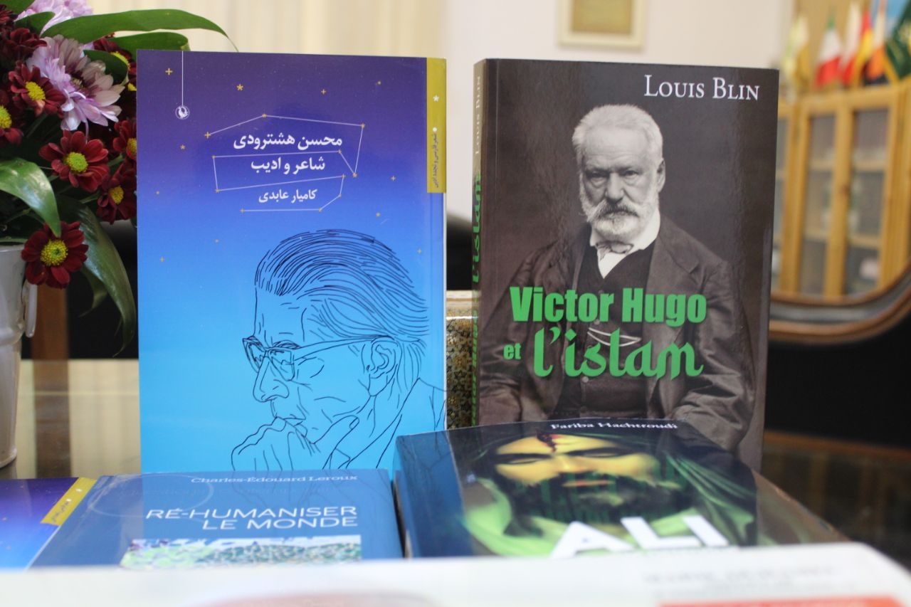 استادان دانشگاه را خانه خود بدانند