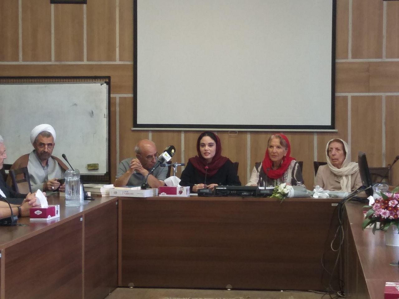 استادان دانشگاه را خانه خود بدانند