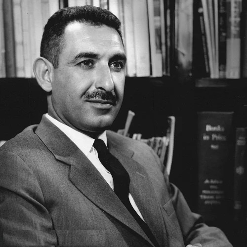 سی سال، سیصد و سی هزار جلد کتاب