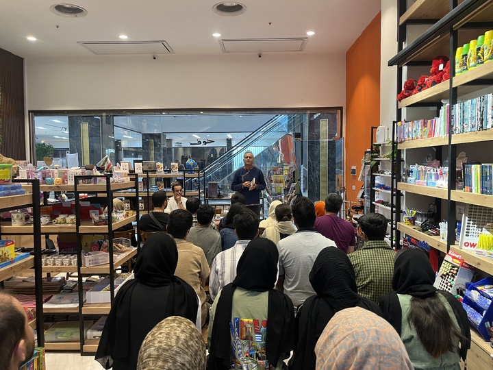 کتاب «شاه و وکیل» در کرمان رونمایی شد