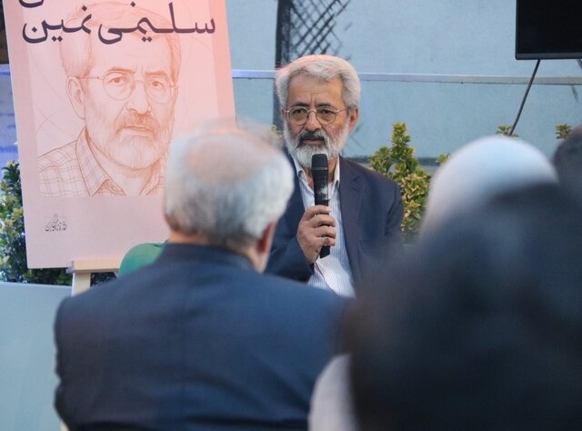 کاش نهادهای رسمی امکانات بیشتری را صرف حمایت از روزنامه‌نگاران می‌کردند