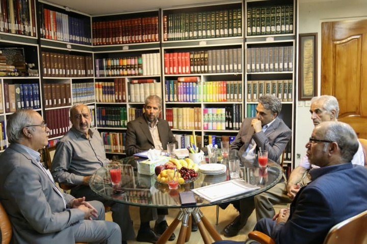 کتابخانه شخصی نویسنده کرمانی به دانشگاه باهنر کرمان اهدا شد
