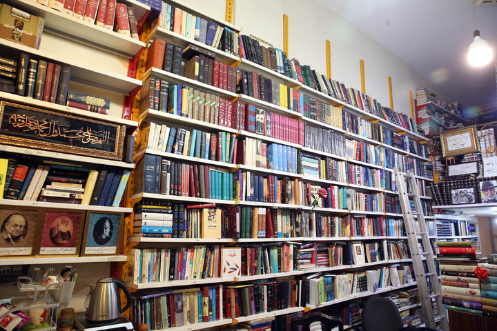 قطعی برق خاموش‌کننده مشتریان وفادار کتابفروشی‌ها است