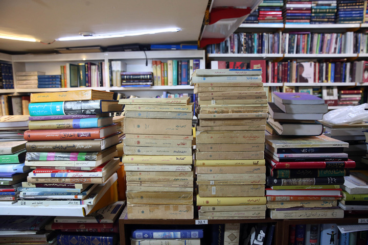 قدیمی‌ترین کتابفروشی مشهد کجاست؟/ از دستفروشی کتاب در تهران تا تاسیس «کتابخانه گلستانه»