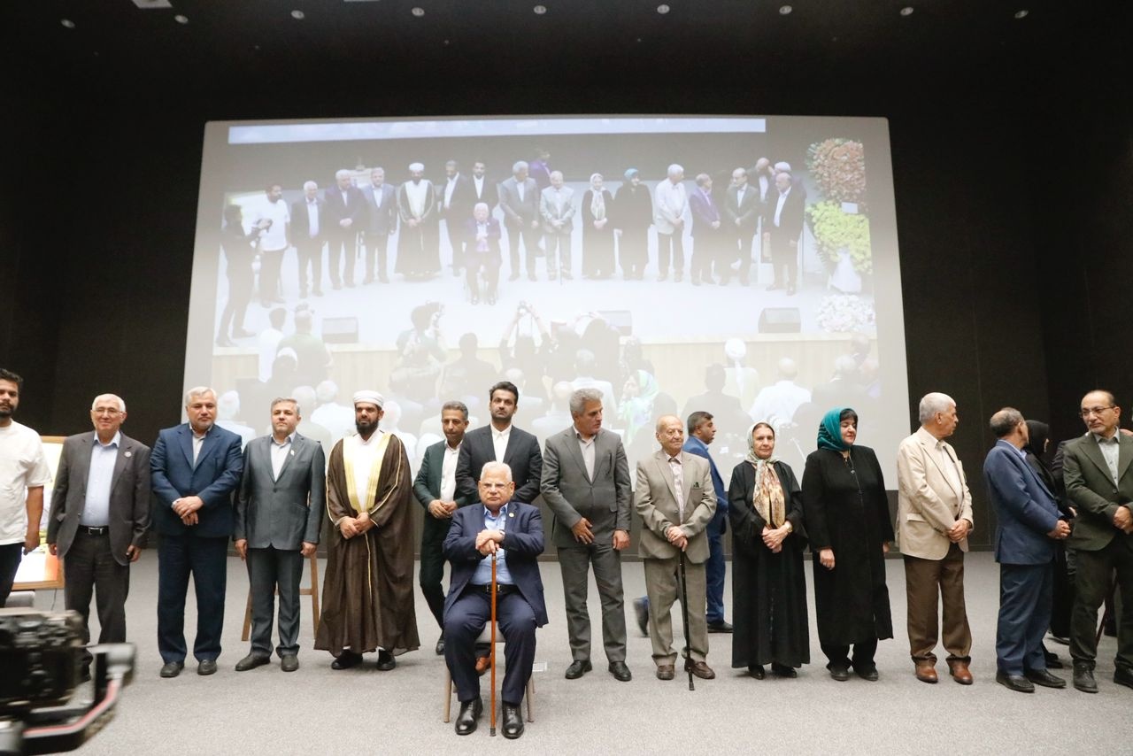 دستاندرکاران برنامه پایتختی کتاب «اوز» تقدیر شدند