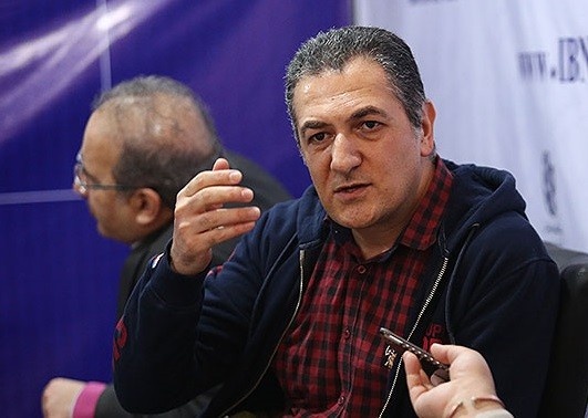 ترجمه ادبیات کلاسیک روسیه را به آثار پسامدرنِ امروزی ترجیح می‌دهم