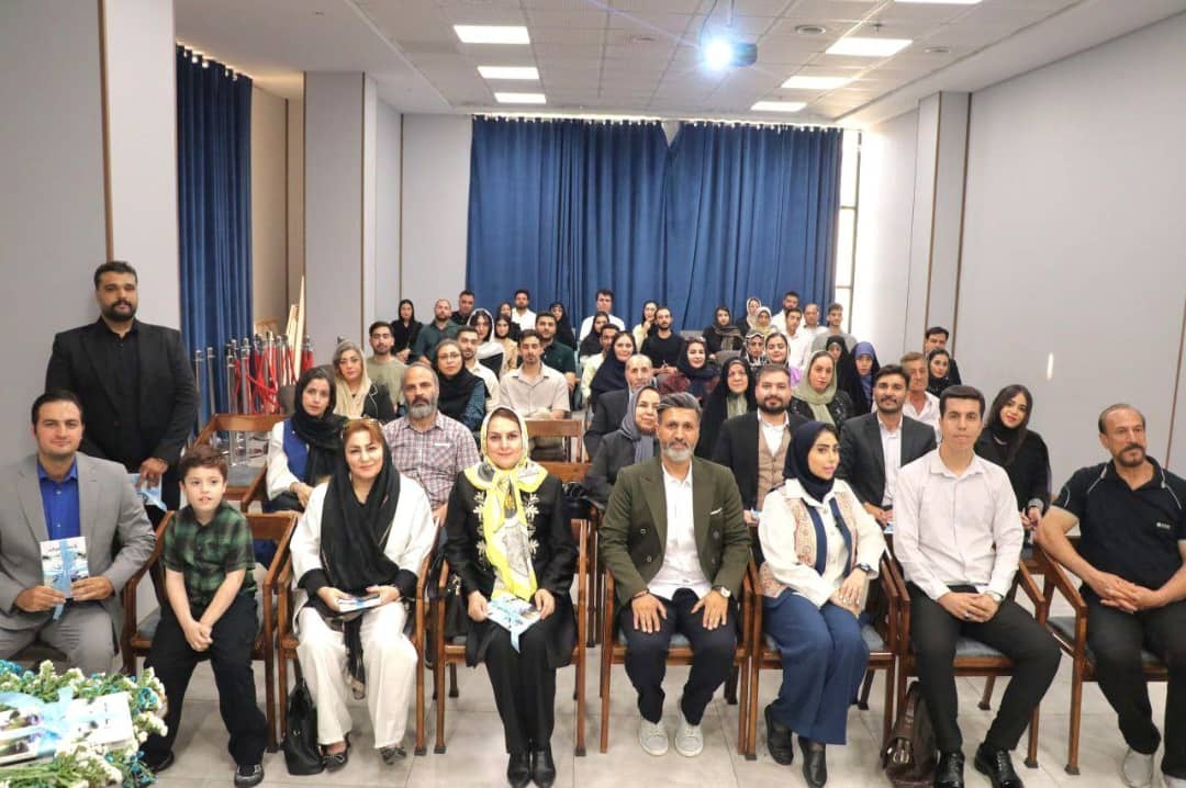 کتاب «راز نیلوفر مرداب» در کرج رونمایی شد