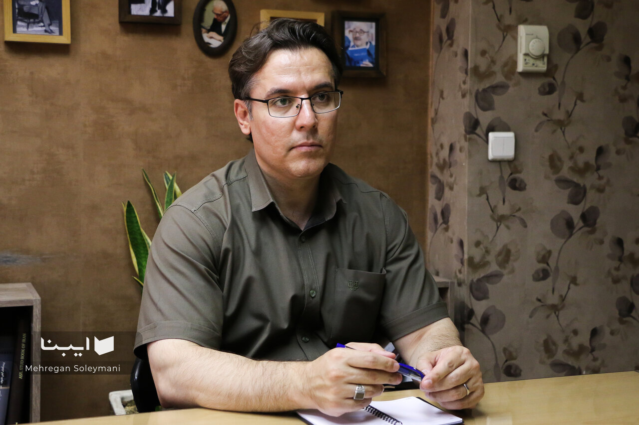 در میانه پوزیتیویسم و تفسیرگرایی