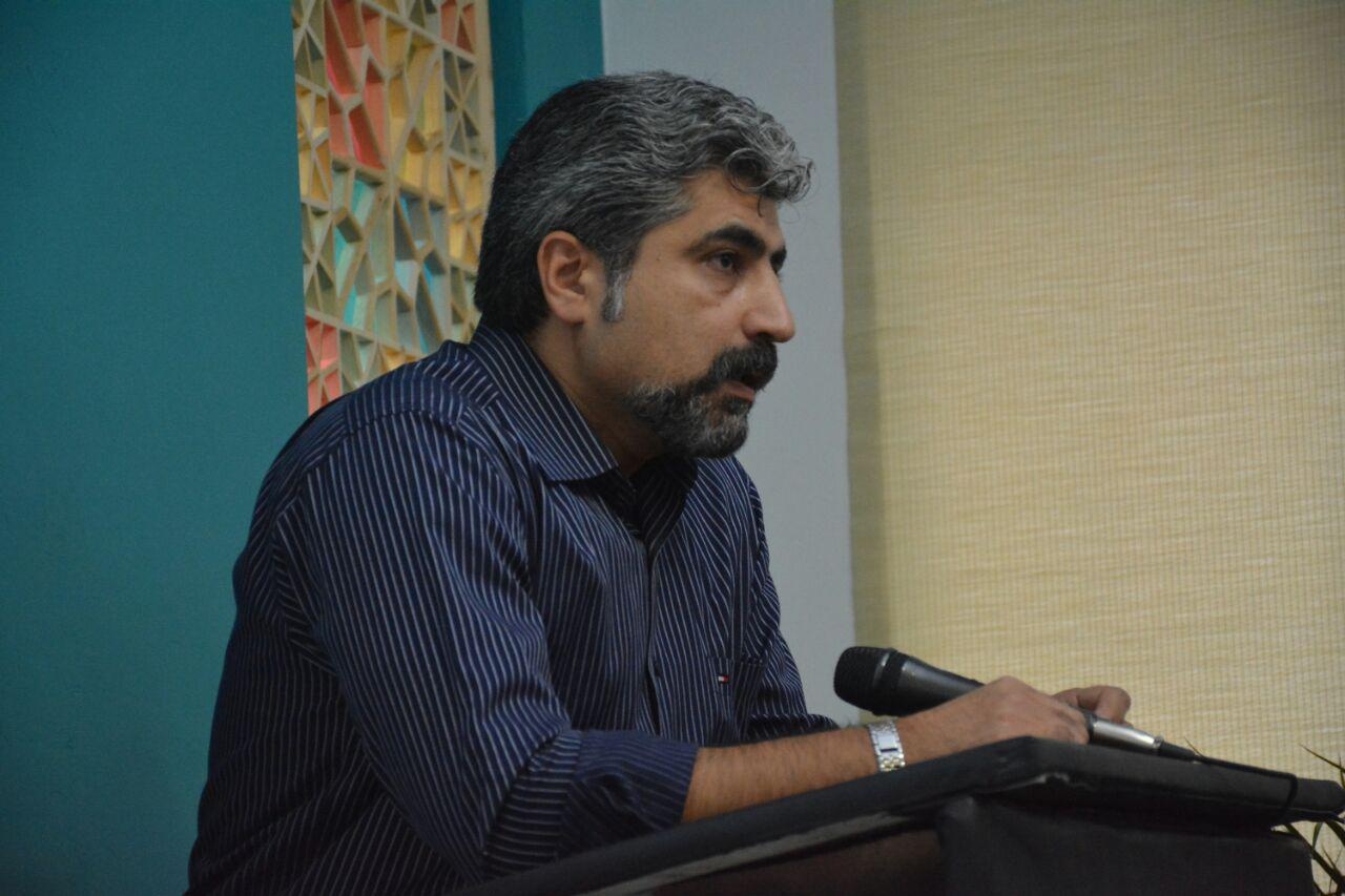 حرفه‌ای نوشتن بدون دانش ادبی، بازار کتاب را مبتذل می‌کند