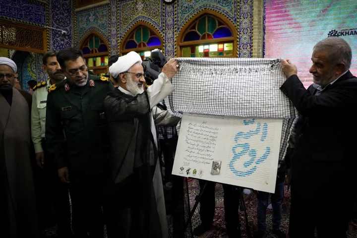 تقریظ مقام معظم رهبری بر کتاب «روح الله» در یزد رونمایی شد