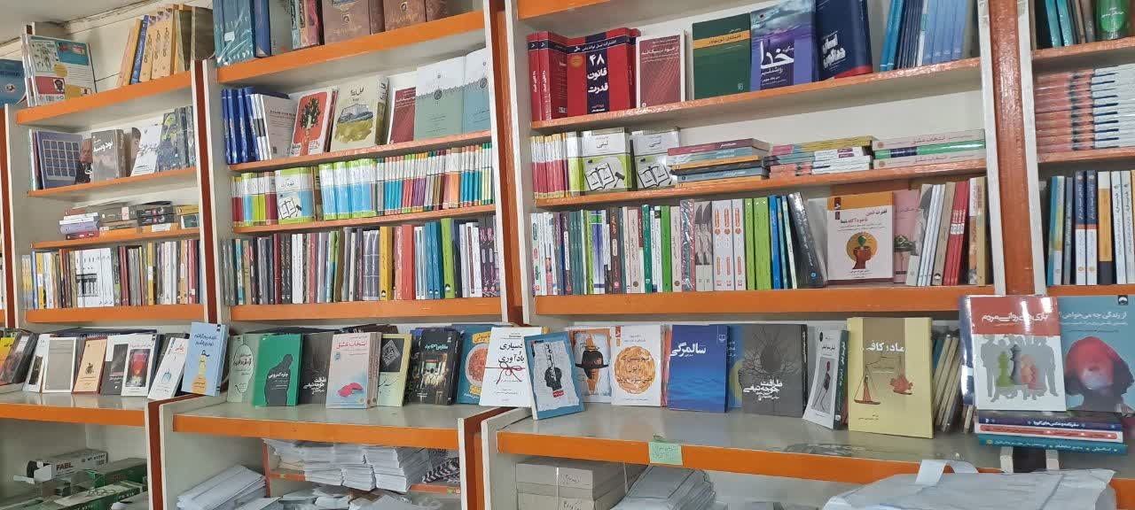 روایتی از کتابفروشی ۴۰ ساله ارومیه/ مسیری که با فروش کتابهای شخصی شروع شد