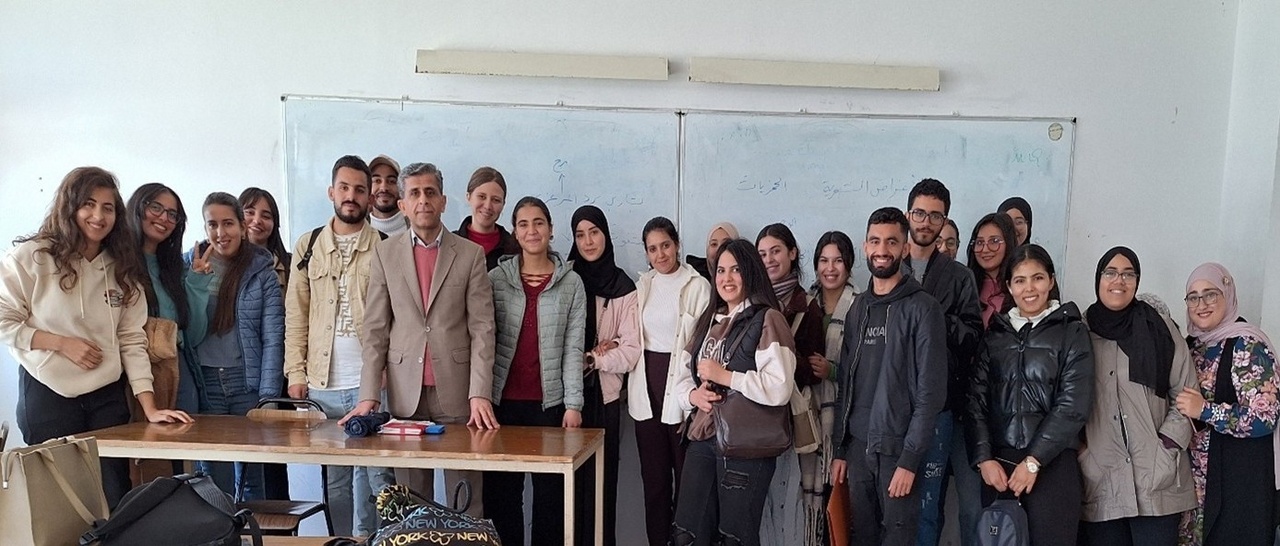 آموزش زبان فارسی را نمیتوان به آموزش تعدادی واژه تقلیل داد