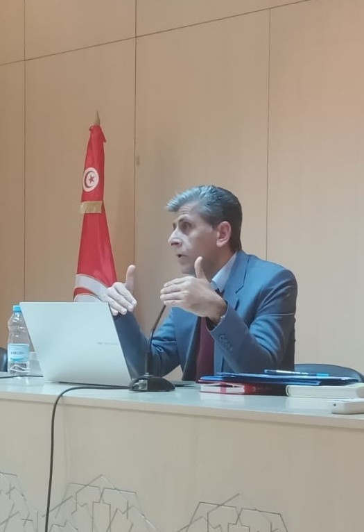 آموزش زبان فارسی را نمیتوان به آموزش تعدادی واژه تقلیل داد