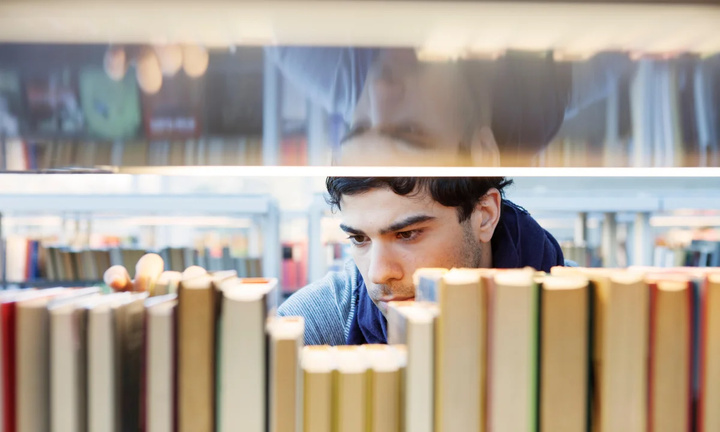 اتاقی برای مردان: بازنمایی مردانگی در ادبیات معاصر