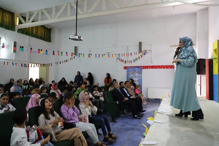 آغاز به کار مرکز مرکز فرهنگی و هنری سیار در تاکستان/ برخورداری از ۵۳۰۰ جلد کتاب
