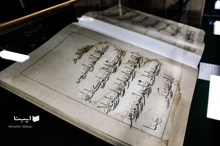 نمایشگاه آثار قرآنی آستان قدس رضوی(ع) در کتابخانه مرکزی