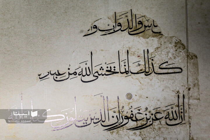 نمایشگاه آثار قرآنی آستان قدس رضوی(ع) در کتابخانه مرکزی