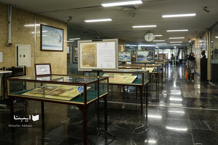 نمایشگاه آثار قرآنی آستان قدس رضوی(ع) در کتابخانه مرکزی