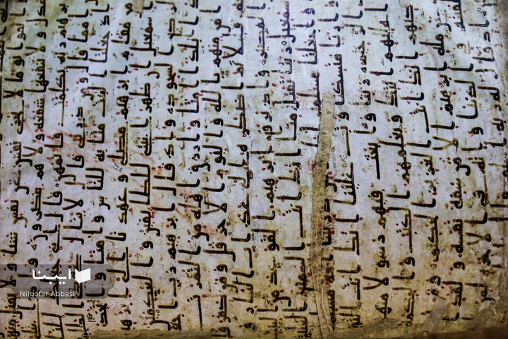 نمایشگاه آثار قرآنی آستان قدس رضوی(ع) در کتابخانه مرکزی