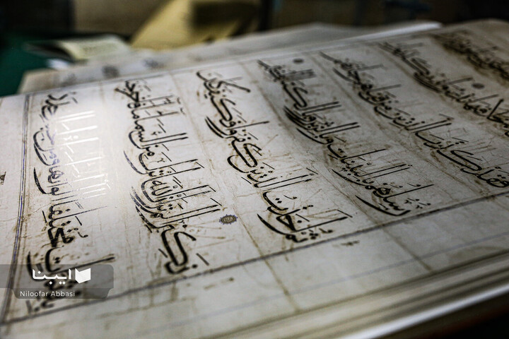 نمایشگاه آثار قرآنی آستان قدس رضوی(ع) در کتابخانه مرکزی