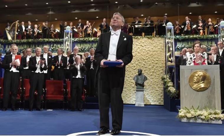 هرگز نویسنده بزرگی از نظر سبک نثر نبوده‌ام؛ قدرتم در خلق فضاست