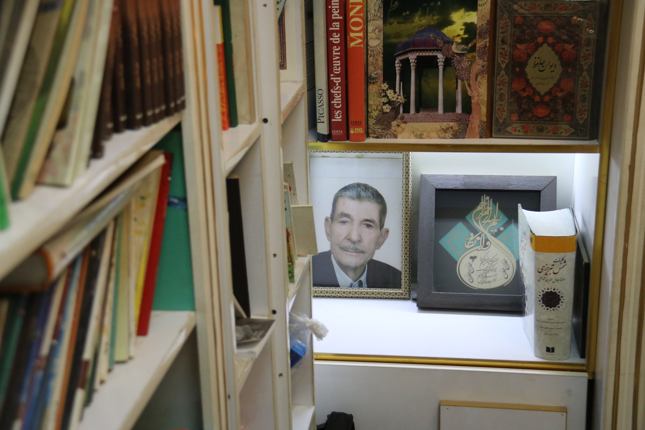 «کتیبه شرق»؛ ۸۰ سال کتاب فروشی با عشق، تعهد و خاطره