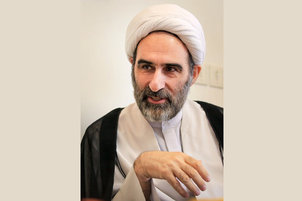 لزوم رسیدگی فوری به وضعیت مزار شاعر لرستانی