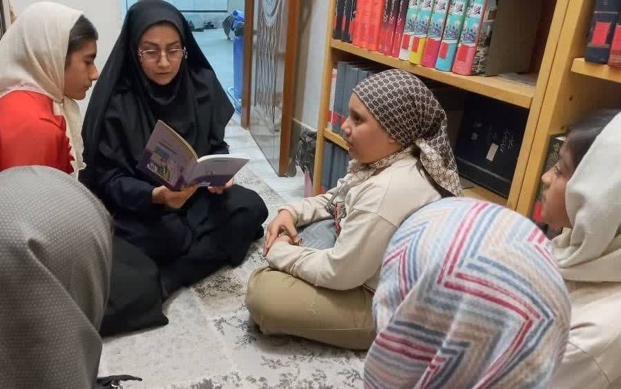 نشست کتابخوان کتابخانهای در فریمان/ مسابقه کتابخوانی «پیام غدیر» در گناباد