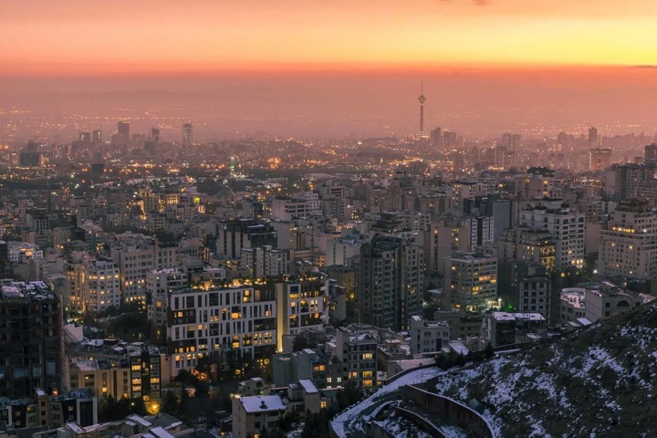 مقابله با تجاوز علیه کشور وظیفه نویسندگان ایران‌دوست است