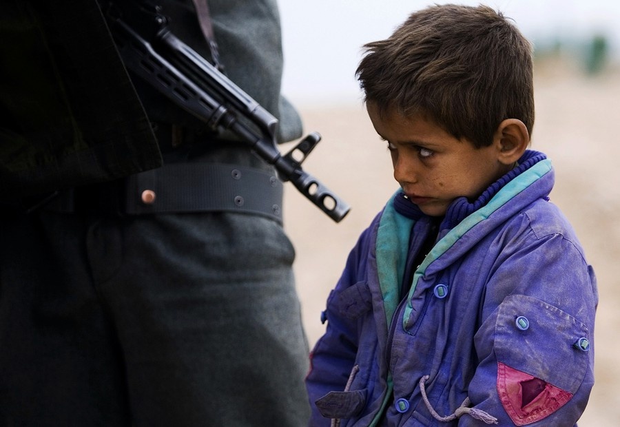 کودکان در زمانه بحران؛چگونه با آن‌ها از واقعیت‌های تلخ اما ضروری حرف بزنیم؟