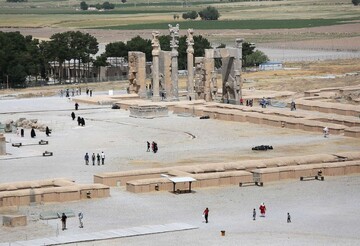 جامعه فرهیخته به گذشته خود توجه می‌کند