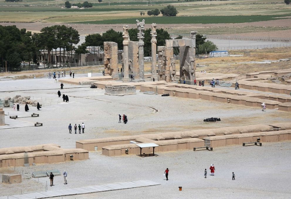 جامعه فرهیخته به گذشته خود توجه می‌کند