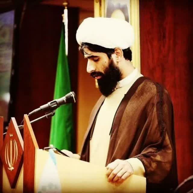 انسان وطنش را پدرش میداند/ باید به روی قلهات پرچم برقصد